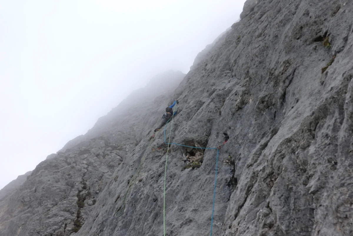 Kletterer in der Kalkfelswand der Route Reconquista an der Gehrenspitze.
