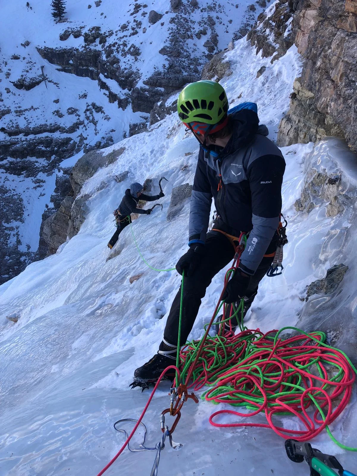 Der Weg den es nicht gibt – Cima Brenta North Face: Helmeted mountaineer at a belay beside climbing ropes.