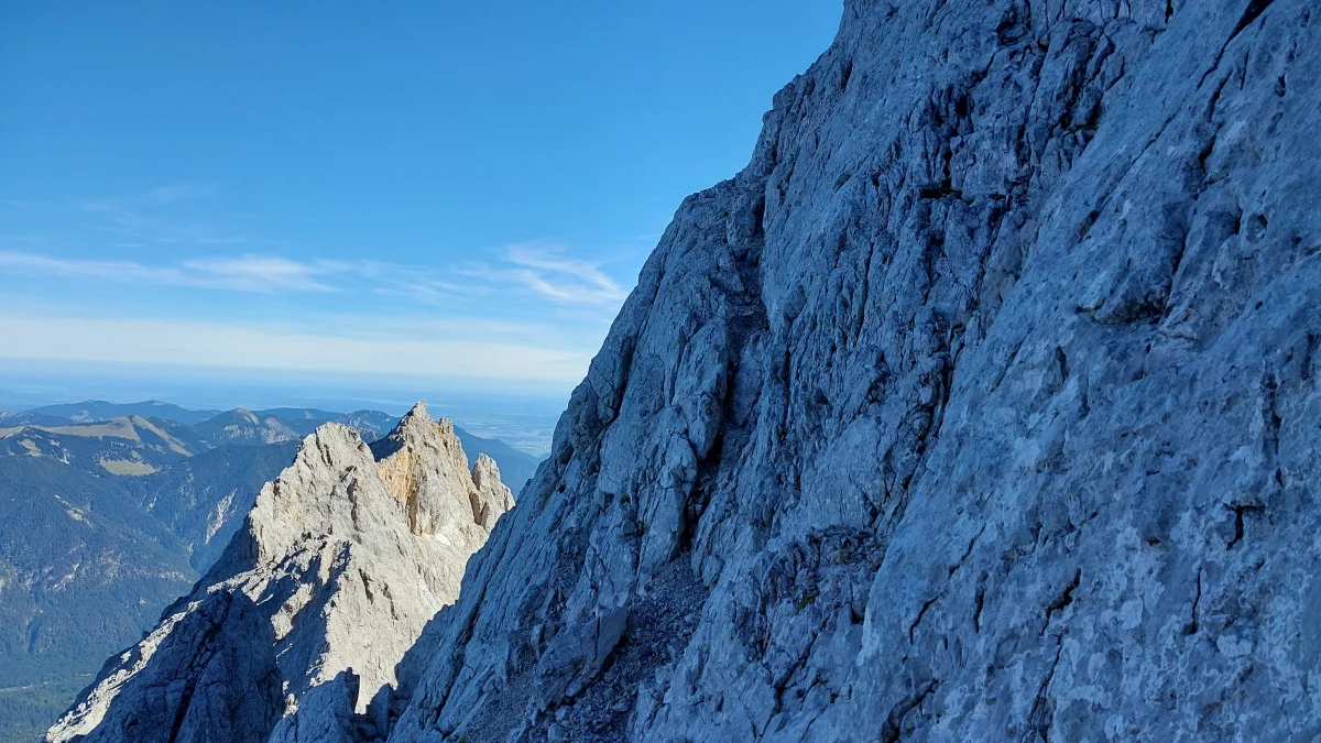 Eisenzeit – Zugspitze North Face: View along a steep rock wall across surrounding peaks.