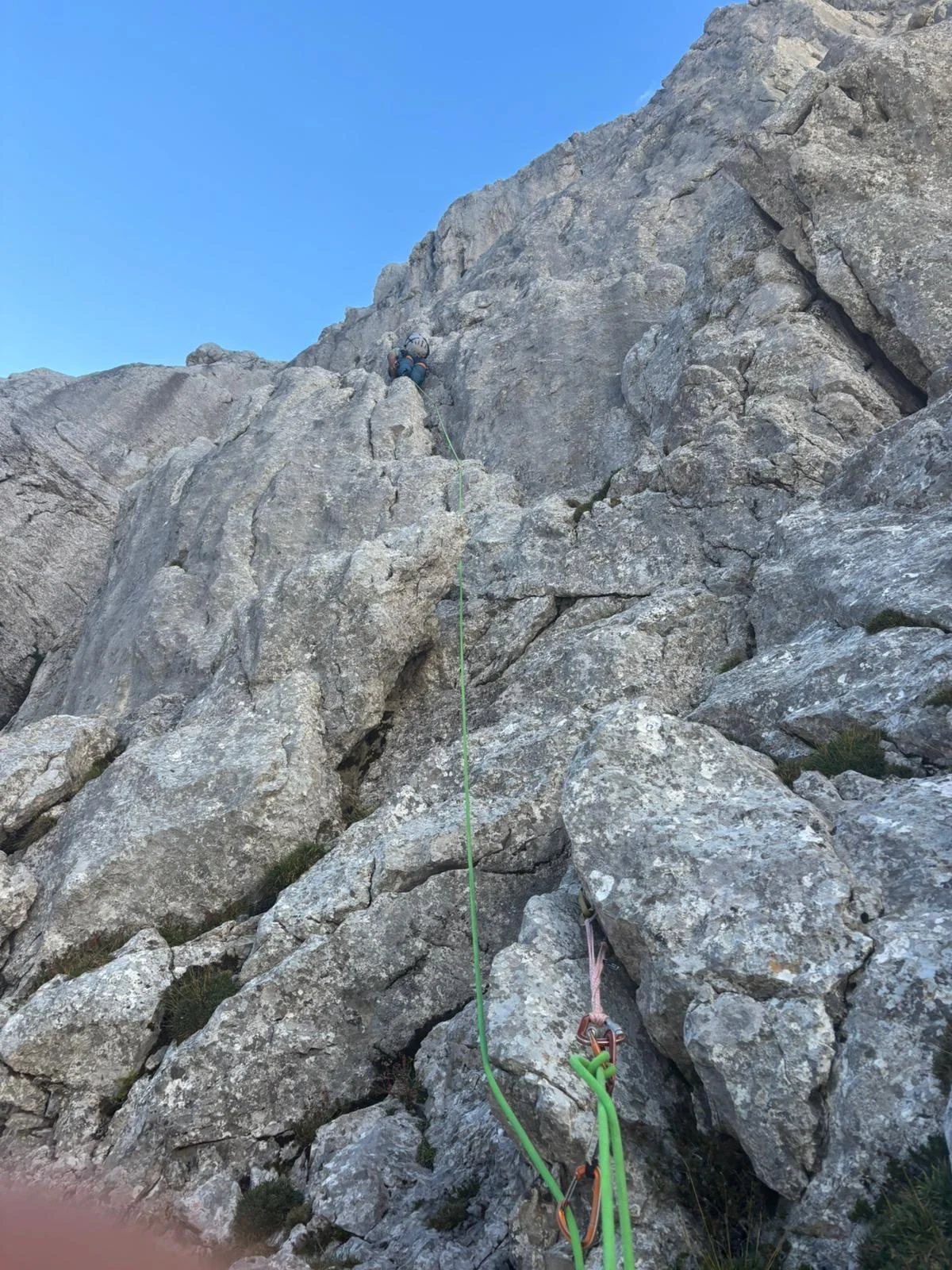 Fleischbank East Face – Dülfer Route: Climber in a steep rock crack.