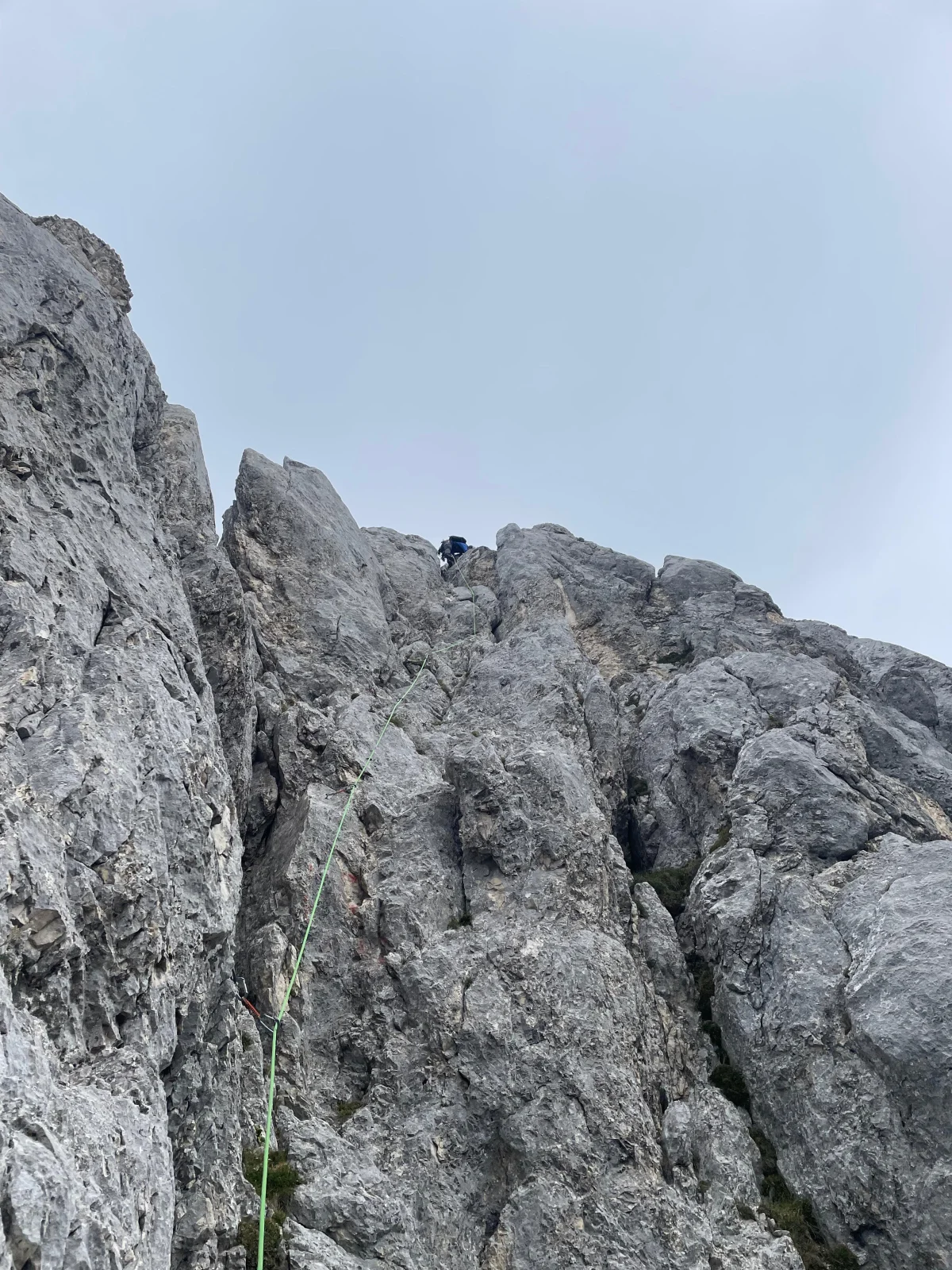 Gimpel West Ridge – Climbing Tour with Mountain Guide in the Tannheim Valley: Climber in a rocky gully beneath clouds.