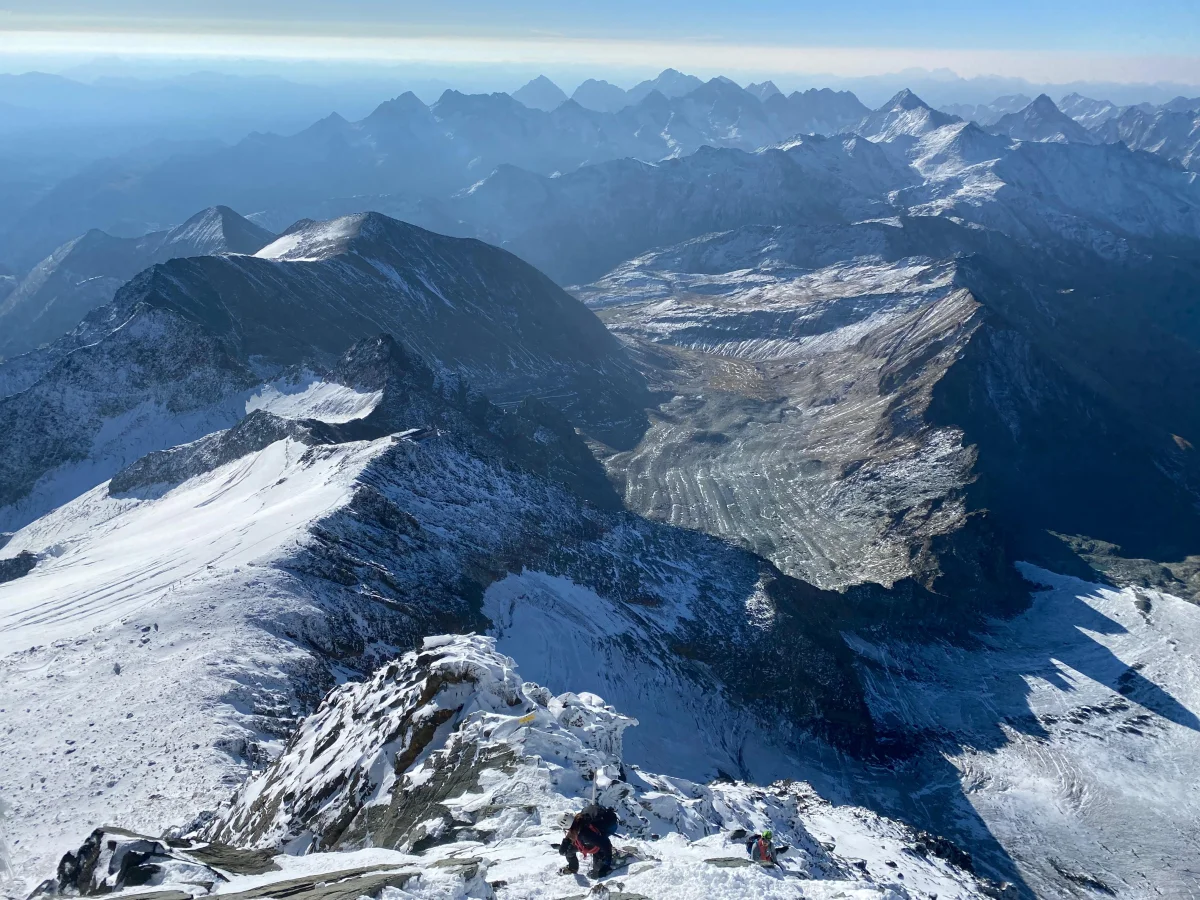 Großglockner Normal Route via Stüdlhütte: Roped mountaineers on a snowy ridge with broad mountain views.