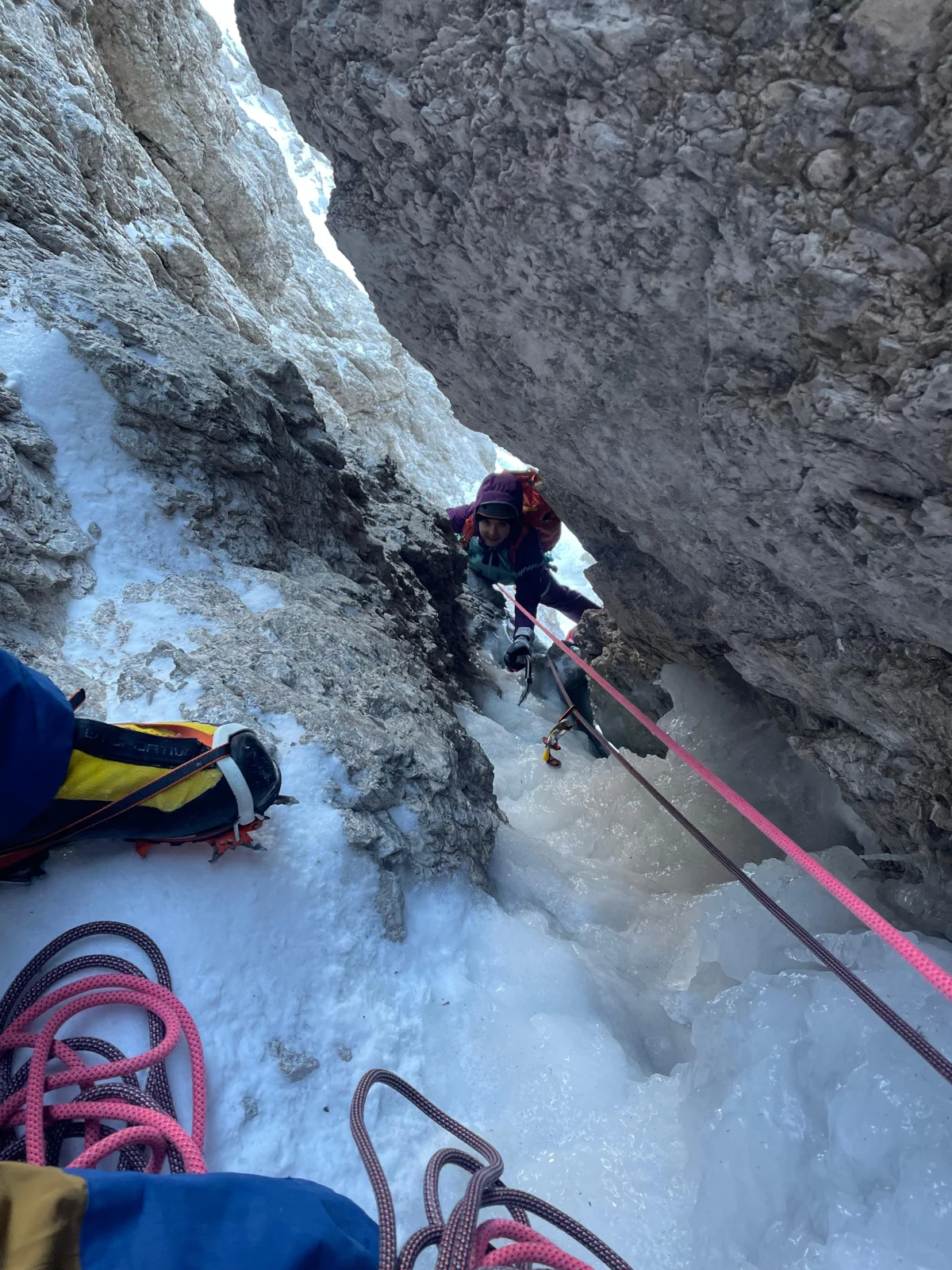 Hurschka – Val Mezdi – Guided Mixed Climbing Tour: Roped climber in a rock and ice chimney.