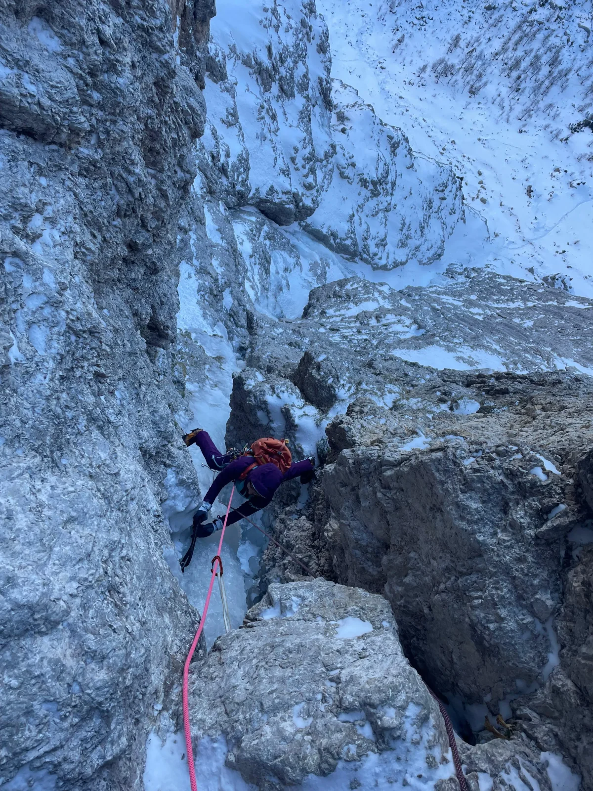 Hurschka – Val Mezdi – Guided Mixed Climbing Tour: Climber on mixed rock and ice terrain.