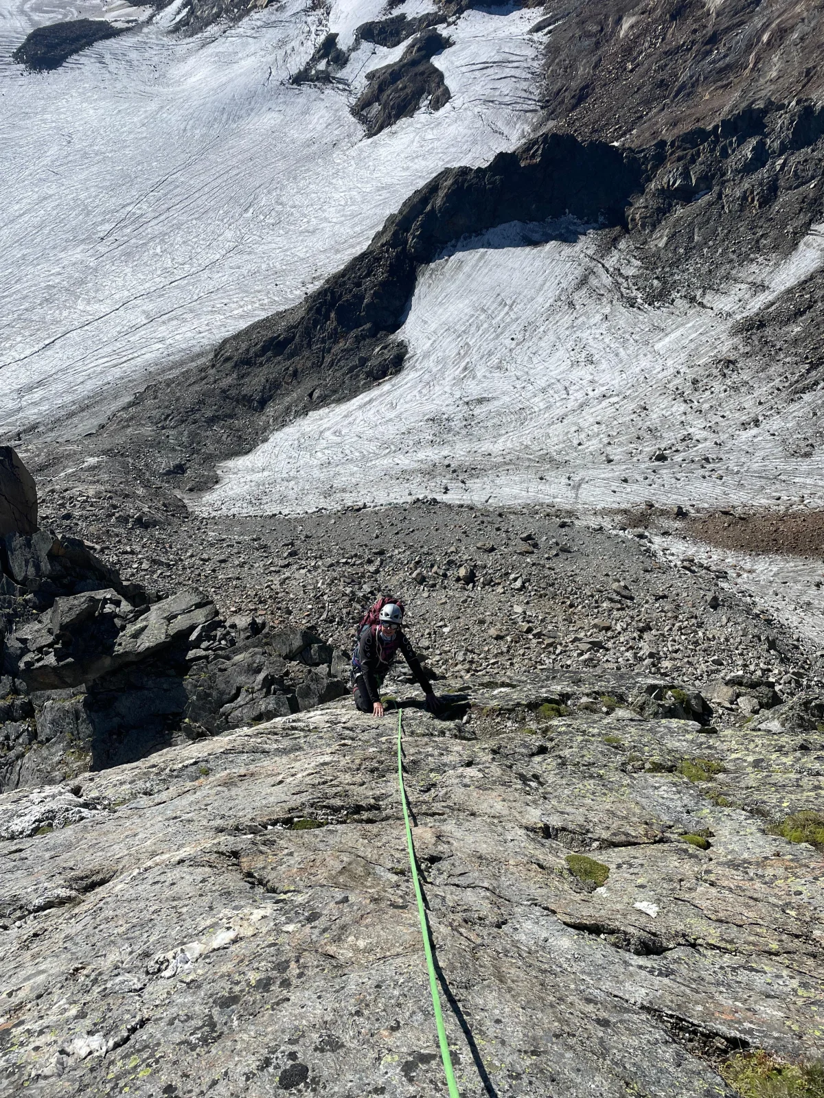 Wilde Leck East Ridge: Climbing rope on a rock wall above a glacier.