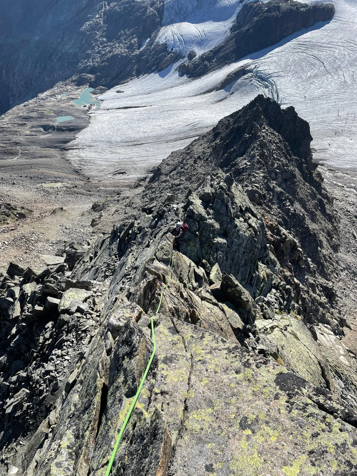 Wilde Leck East Ridge: Rocky mountain ridge between snow and glacier.